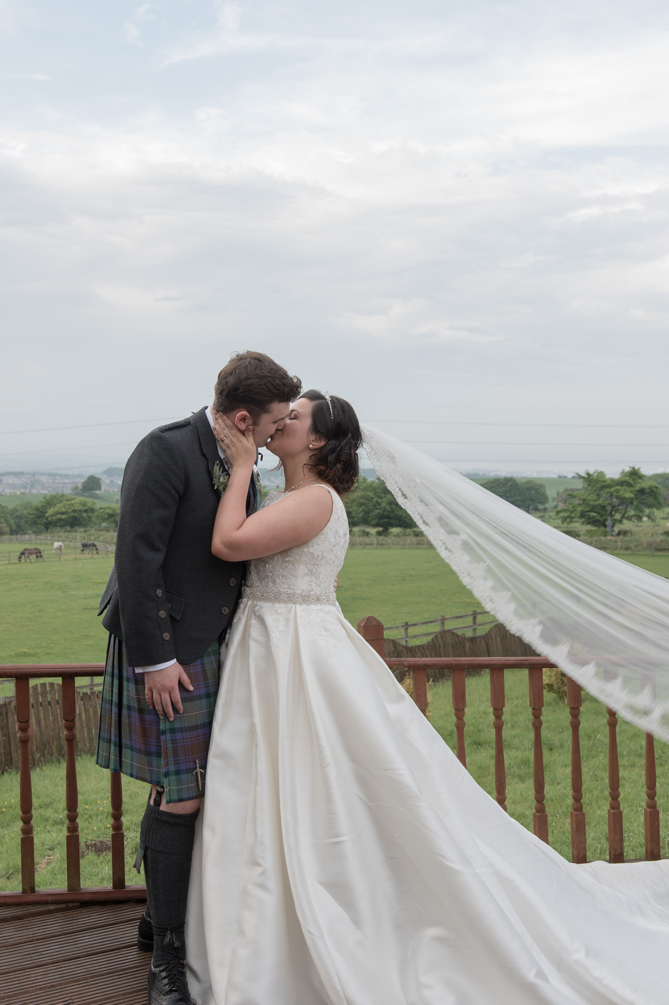 natural wedding photographer falkirk scotland
