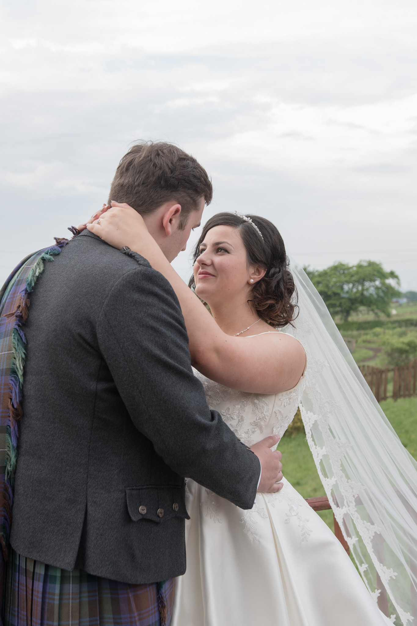 natural wedding photographer falkirk scotland