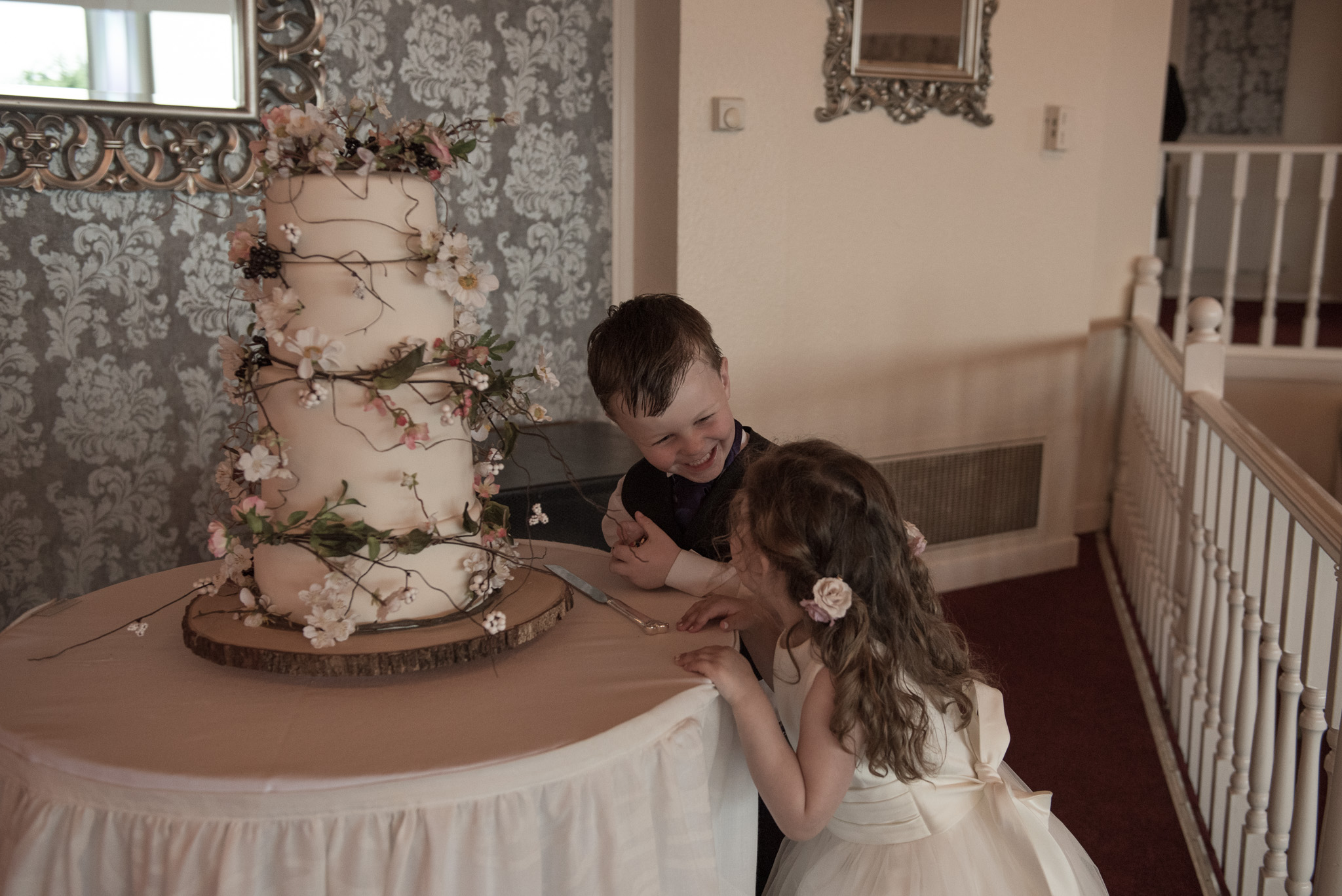 natural wedding photographer falkirk scotland