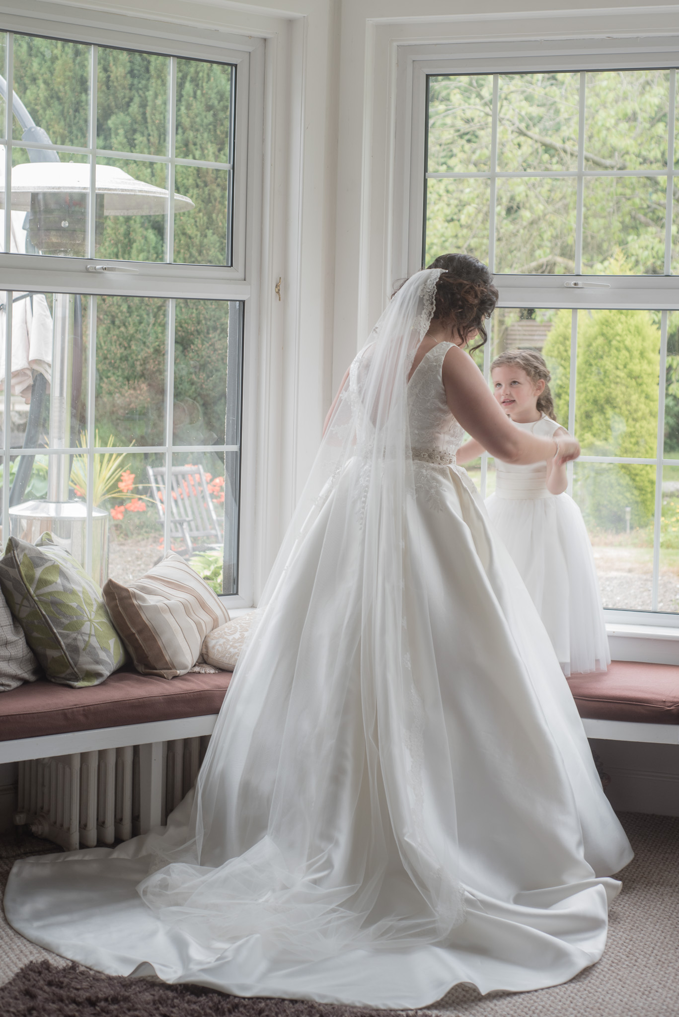 natural wedding photographer falkirk scotland