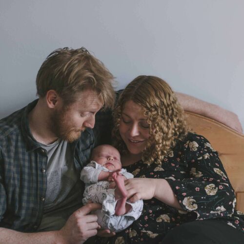 Newborn & Baby Photographer Glasgow mum dad family photos near me