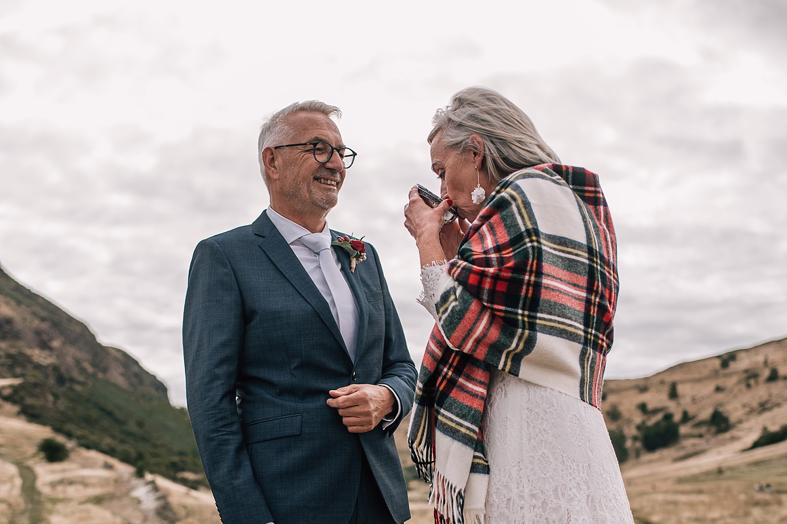 elopement photographer scotland photos of quaich traditional scotland wedding ceremony ritual with whisky